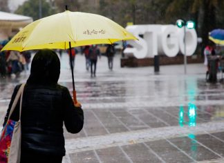 Inicio del otoño se hará sentir, incluso en la RM: pronostican chubascos y hasta tormentas eléctricas en la zona central