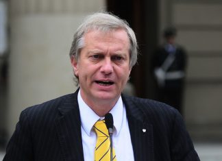 «Chao préstamo» la propuesta de Kast, que -según los expertos- podrían hacerlo caer en las encuestas