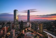 Bloomberg: El mercado ya descuenta una victoria de José Antonio Kast