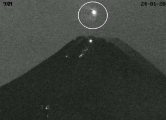 ¿Nave extraterrestres? Aparece un misterioso objeto brillante sobre el monte Merapi en Indonesia