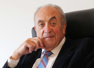 Óscar Guillermo Garretón: “La actual Constitución está debilitada, absolutamente perforada, como un queso suizo lleno de hoyos””