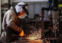 Economistas acusan ausencia de reformas clave para mejorar el crecimiento bajo el gobierno de Boric