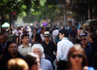 Cadem: 65% cree que Chile está peor que hace 25 años y 59% se muestra pesimista de cara al futuro (Lea aquí la encuesta)