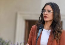 “Se desmienten con la evidencia”: economistas refutan autoelogios de Camila Vallejo