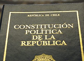 Sergio Muñoz Riveros: La izquierda gobernante propone conservar la Constitución que declaró muerta