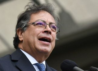 “Jamás le daré la mano a un hijo de un nazi”, escribió Petro en alusión al presidente electo de Chile, lo que generó una nota de protesta de nuestra Cancillería