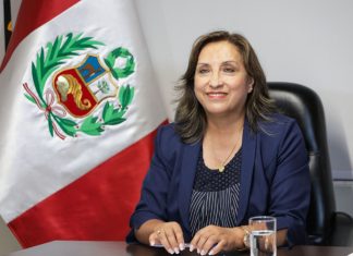Presidenta del Perú se duplicó el sueldo en medio del repudio ciudadano y una crisis de legitimidad
