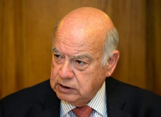 Insulza toma distancia de eventual candidatura de Bachelet y expresa respaldo a Carolina Tohá