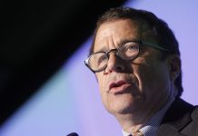 Sebastián Edwards: Boric disputará la presidencia con Parisi en 2029… y perderá