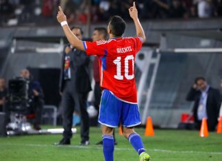 Alexis Sánchez aumenta su récord: árbitro le adjudicó como gol olímpico el tanto de la victoria ante Paraguay