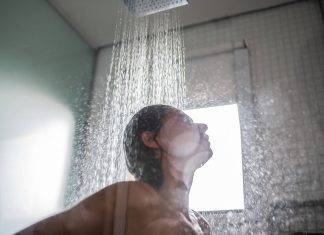 ¿Es realmente necesaria la ducha diaria? Harvard cuestiona esta costumbre global