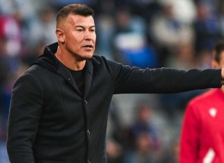 Cibernautas las emprendieron contra Almirón tras la derrota de Colo Colo en Valparaíso