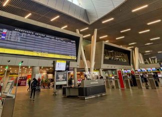 Trabajadores rechazan oferta y habrá huelga en el aeropuerto de Santiago a días del «18 XL»