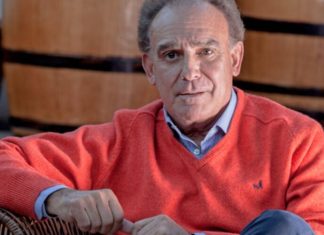 César Antonio Santis es internado en Unidad de Paciente Crítico: «Su condición es de cuidado»