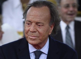 Leyenda, cantante, galán, político y exarquero del Real Madrid: Por qué Julio Iglesias es mucho más que un meme