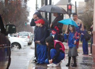 Estas comunas decidieron anticipadamente suspender las clases por el anuncio de lluvias torrenciales en la capital