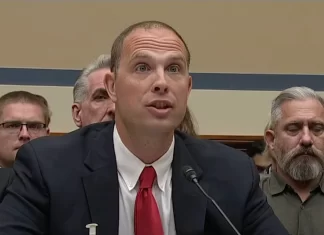 La historia detrás del ex militar que afirmó que Estados Unidos esconde ovnis y restos “no humanos”