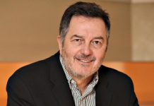 Excanciller de Piñera Roberto Ampuero se desmarca de Matthei y anuncia su apoyo a Kast: “Chile necesita un gobierno de emergencia nacional”