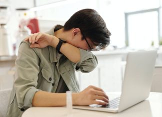 Aguantar un estornudo puede matarte: la ciencia te explica por qué