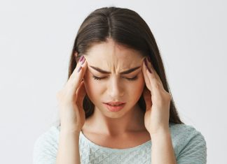 Los alimentos que debes evitar (y los que no) si tienes migrañas