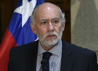 Senador Flores (DC) se suma a críticas al gobierno en seguridad y apunta dardos contra Hacienda