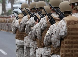 Más del 40% de los jóvenes de todo el mundo creen que el mejor régimen político es una dictadura militar