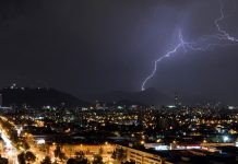 Alerta por inestabilidad: Truenos y fuertes ráfagas acompañarán la lluvia en Santiago este jueves