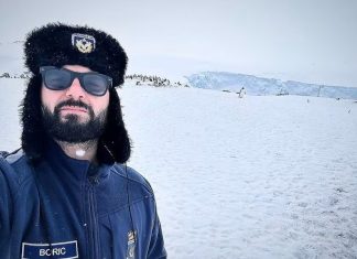 El gorro que usó Boric en la Antártica causó ola de memes