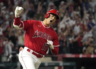 Beisbolista japonés firma el contrato millonario más grande en la historia del deporte mundial