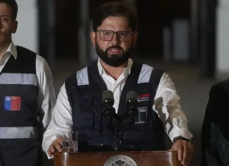 Horas de oscuridad en La Moneda tras el mega corte de luz: Gobierno decreta estado de catástrofe y toque de queda