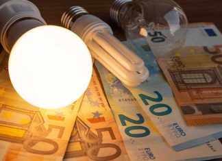 El grave error en las cuentas de la luz que le puede costar la cabeza al ministro Pardow