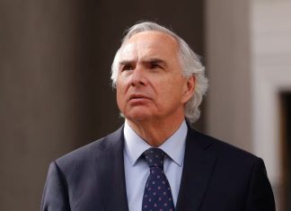 Caso Audios: Ex ministro Chadwick declaró en calidad de imputado en la Fiscalía Oriente