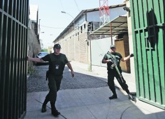 Hallazgo de decapitado contradice dichos de ministro Gajardo de que Gendarmería controla las cárceles