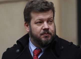 Crecen presiones para que Kaiser baje su candidatura si continúa bajando en las encuestas