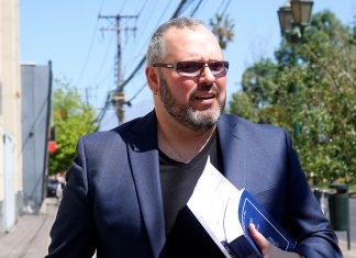 Hijo de Bachelet presentó demanda de casi $700 millones alegando “escarnio público” y “destrucción” de su vida