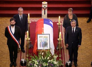 Sergio Muñoz Riveros: Piñera se convirtió en símbolo de la democracia que el octubrismo quiso echar abajo