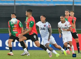 La llave se definirá en Chillán: Ñublense cayó por la mínima en Uruguay