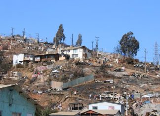Con turismo solidario y apoyos a pymes y microemprendedores comercio de Valparaíso comienza a levantarse
