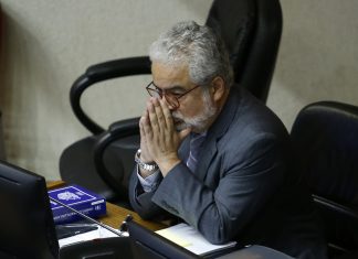 Fiscalía accede a solicitud de la defensa y entregará el contenido íntegro del teléfono incautado a Luis Hermosilla