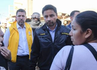 Cuatro funcionarios heridos: Intentan agredir a alcalde Carter en fiscalización de toma