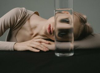 Levantarse con el pie izquierdo tiene más ciencia de lo que imaginas