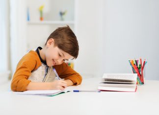 Experta entrega consejos para que los niños puedan sobrellevar el retorno a la rutina