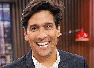 Rafael Araneda se dio cuenta en pantalla y al aire que se estaba quedando pelado