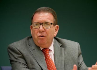 Edmundo González prometió salarios dignos para los trabajadores venezolanos