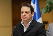 Memes destrozaron al «honorable» Gaspar Rivas por tratar de «vieja ridícula» a la diputada Naveillán