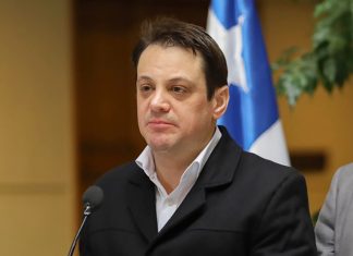 Memes destrozaron al «honorable» Gaspar Rivas por tratar de «vieja ridícula» a la diputada Naveillán