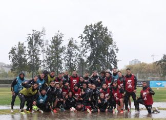 Colo Colo entrenó bajo la lluvia y luego celebró el cumpleaños de Arturo Vidal