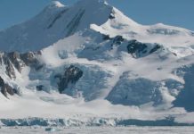 Detectan señales de radio anómalas en la Antártida que desafían la física conocida