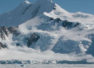 Detectan señales de radio anómalas en la Antártida que desafían la física conocida