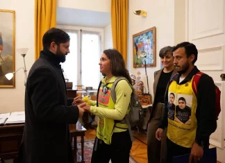 Mamá de Tomás Ross tras reunión con Boric: «Mi hijo siempre sabrá que nació en un pueblo solidario»